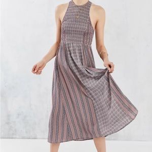 Kimchi Blue Joclyn Smocked Bodice Midi Dress size Medium